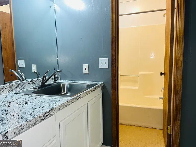 128 S Main Ave #7 — Photo 6