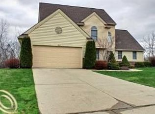 3853 Highlander Way E, Ann Arbor, MI 48108