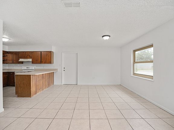4th image of 1751 SE 39th St