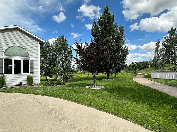 3rd image of 1403 S Meadow Brook Ct