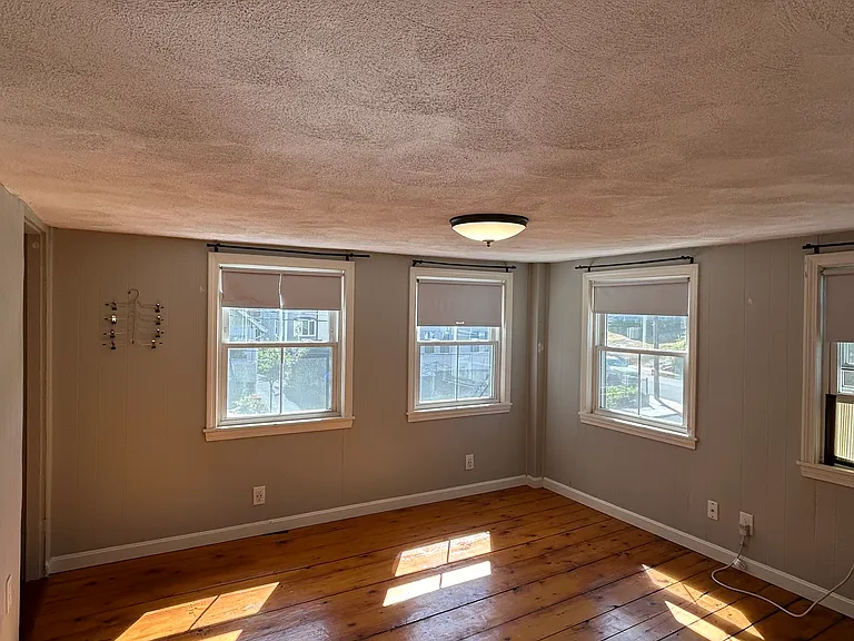 4 Rowe St — Photo 20