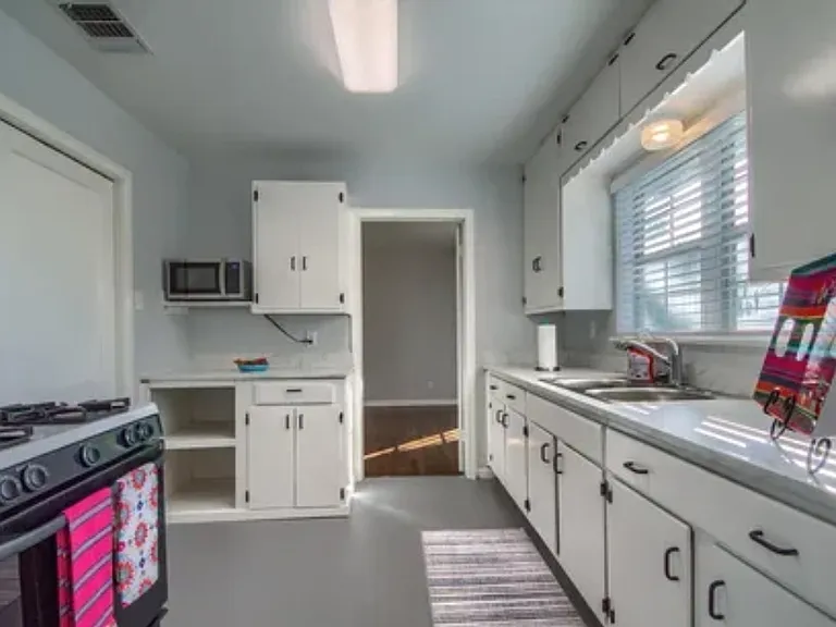 138 Norfolk Pl — Photo 11