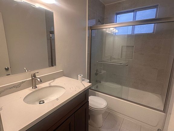 5th image of 1530 N Formosa Ave #1530F04