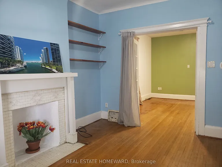 687 Dupont St #2 — Photo 4