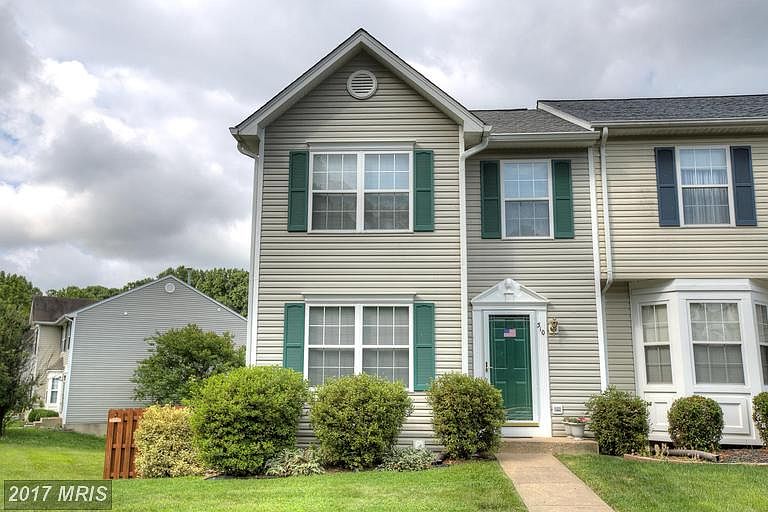 Lovely End Unit Townhouse
