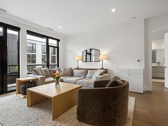 3rd image of 1701 W Webster Ave #601