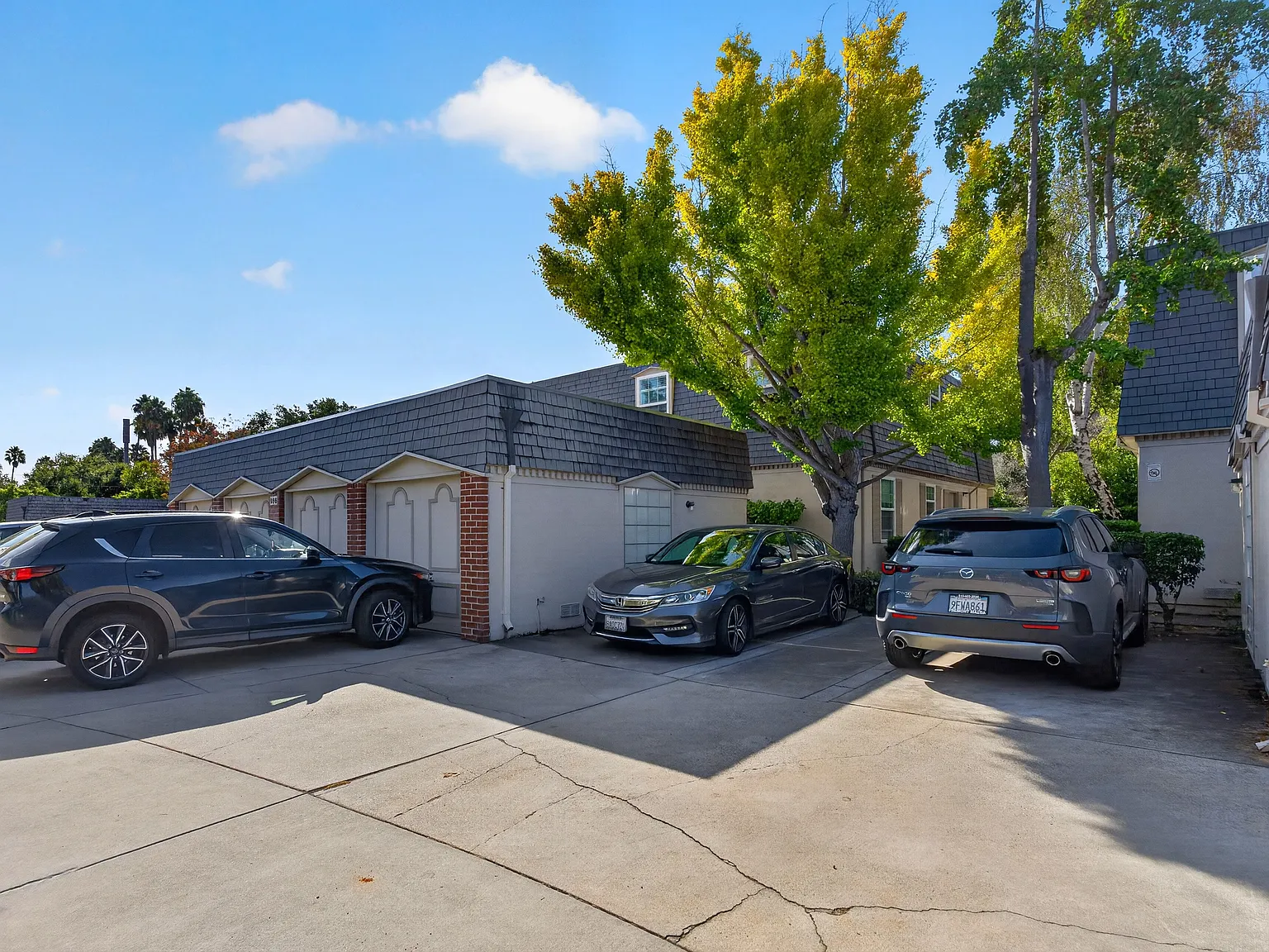 2 bed, 1.0 bath, 950 sqft, $2,995 — Photo 1