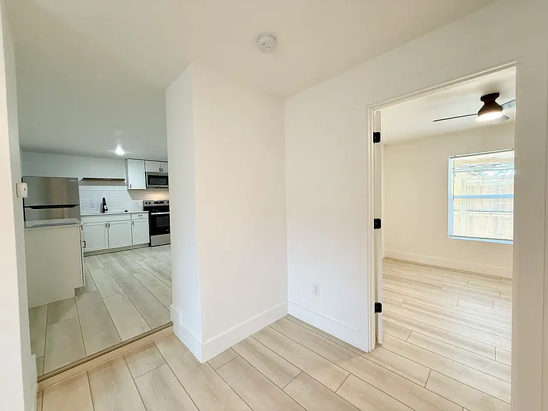2204 W San Antonio St #3 — Photo 11