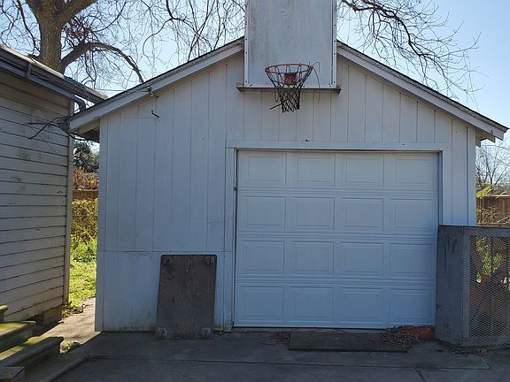 Detached garage.