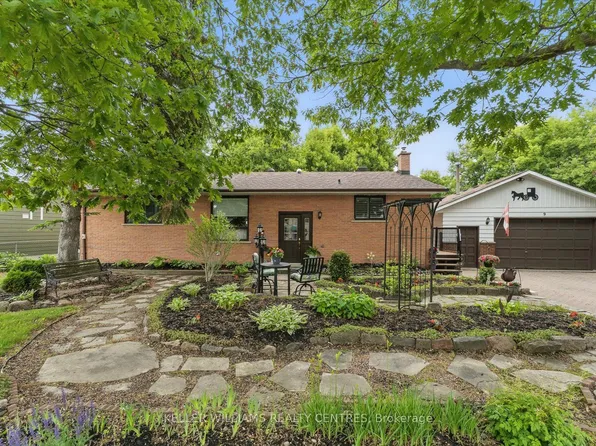 9 Thompson Dr, East Gwillimbury, ON L9N 1L8