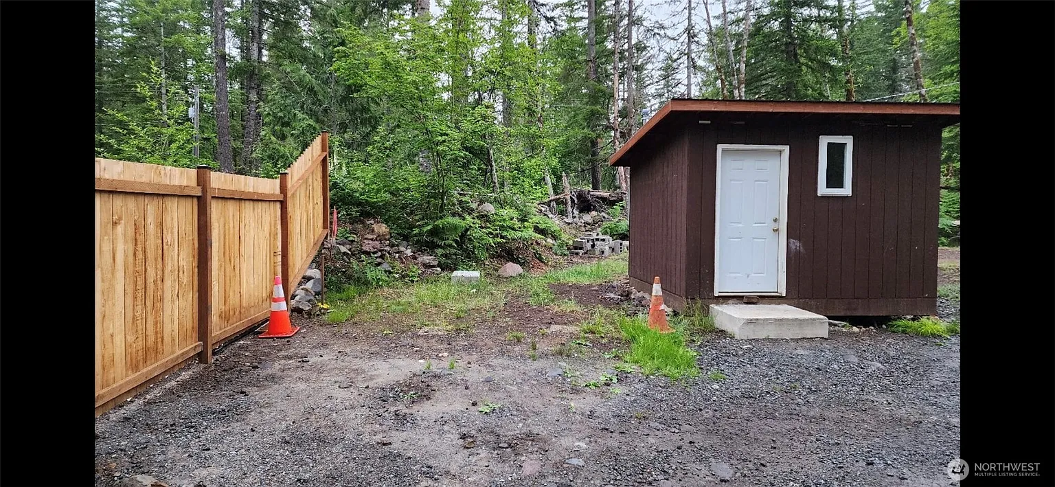 274 Skate Creek Road N photo 1