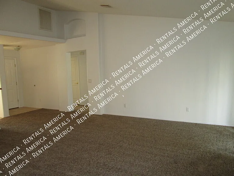 144 S Mulberry St — Photo 17