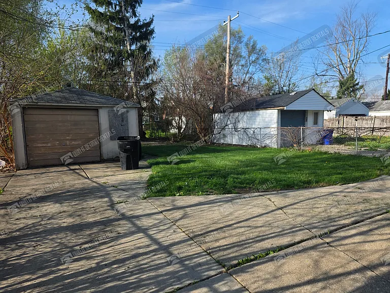 16670 Collingham Dr — Photo 3