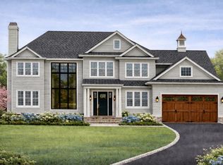 4 Kennedy Ln, Cold Spring Harbor, NY 11724