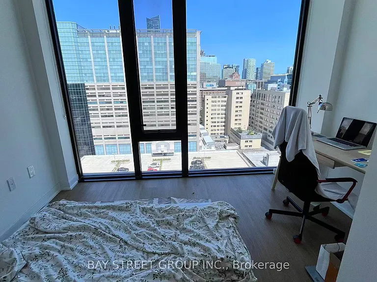 195 McCaul St #1704 — Photo 4