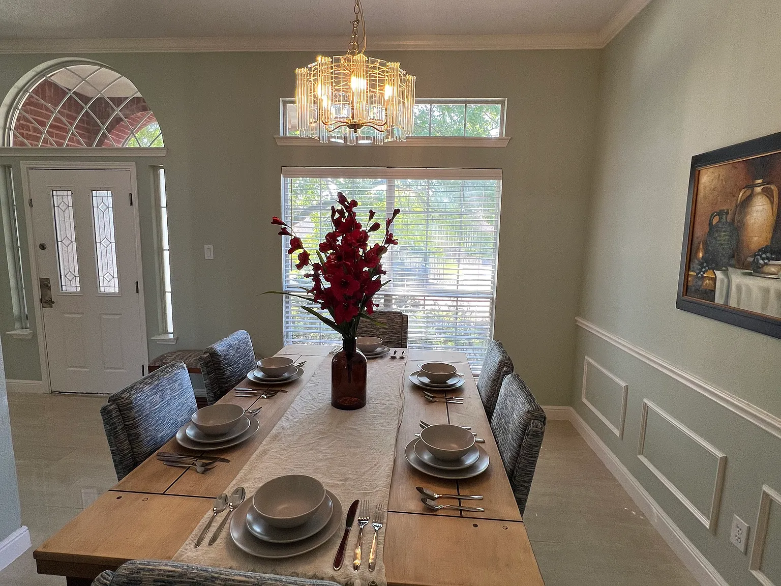 4 bed, 2.5 bath, 2471 sqft, $5,500 — Photo 4