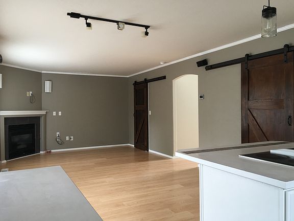 3rd image of 2714 30th Ave SE