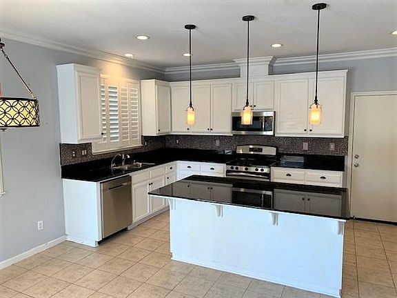 3rd image of 1176 Parkside Dr