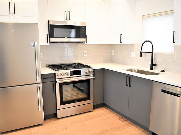 4th image of 5248 39th Ave NE Unit B