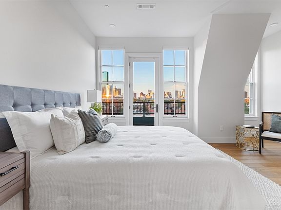 4th image of 566 Columbus Ave #614
