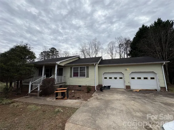 106 Ones Branch Ct, Morganton, NC 28655
