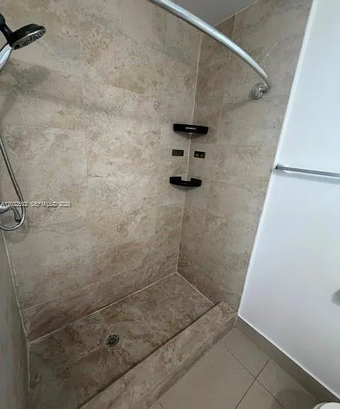 1045 SW 4th St #5 — Photo 5