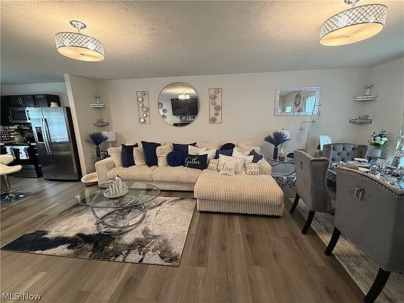 4th image of 105 Zenith Ct