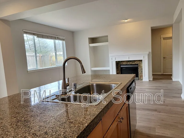 576 Mount Baker Pl NE — Photo 8