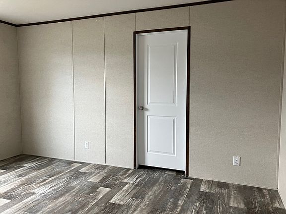 2nd image of 183 Aspen St