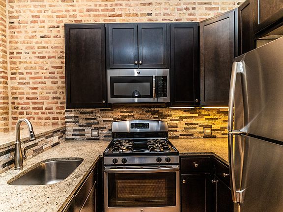 5th image of 683 N Milwaukee Ave #206