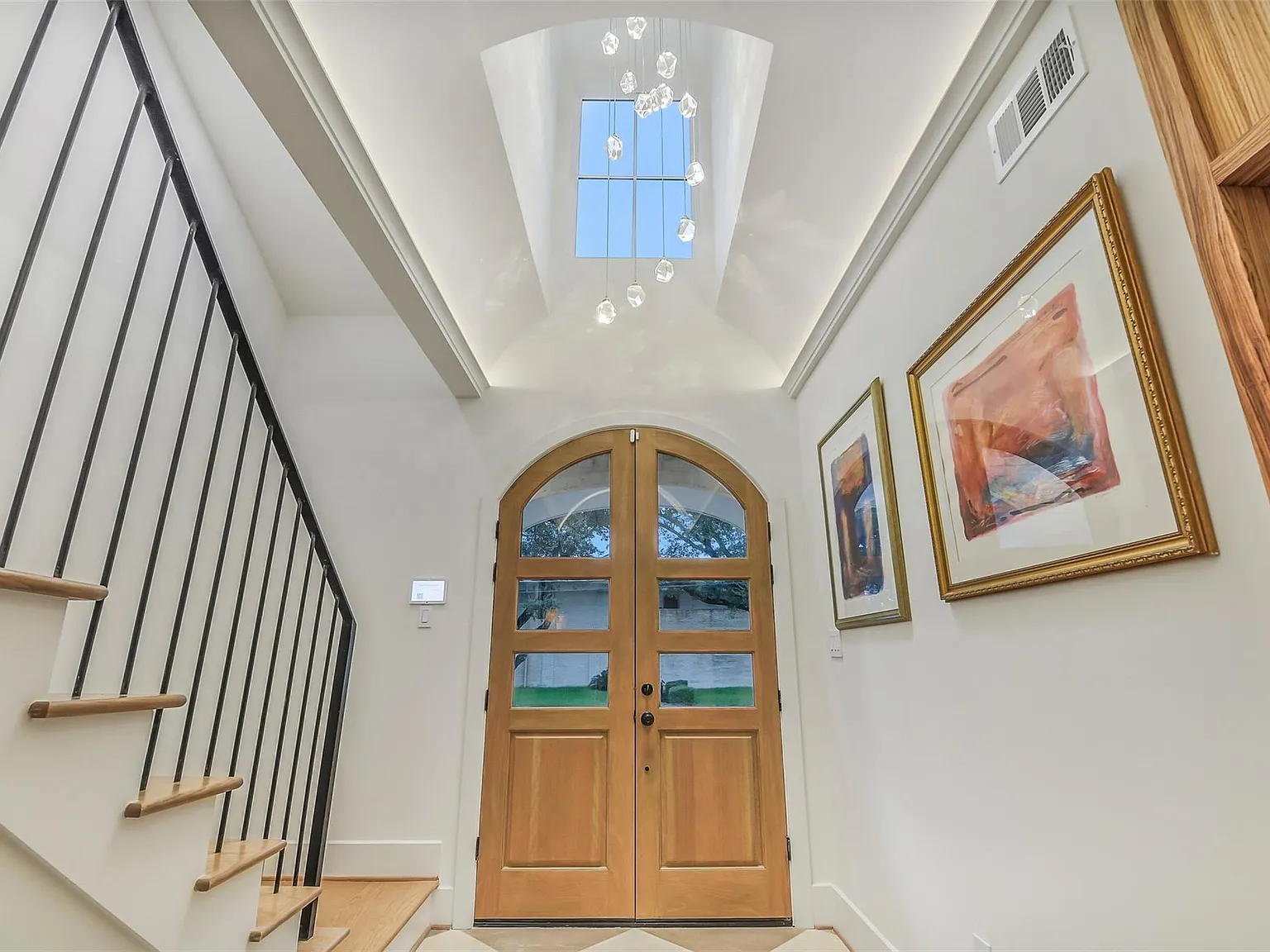5 bed, 4.5 bath, 5561 sqft, $9,000 — Photo 4