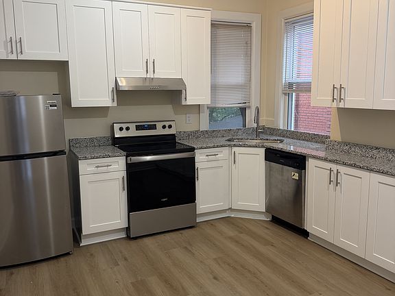 2nd image of 910 Colonial Ave #B