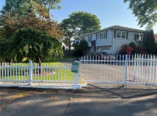 4 Mullen Rd, West Haven, CT 06516