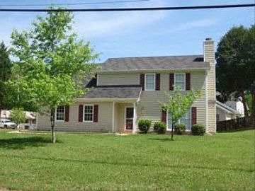http://www.propertyboss.net/CustomerImages/EXCALIBR_92531/media/Properties/2424%20Chauncey%20Lane%20SW%20(23DE)/zsmall_P4040011.jpg