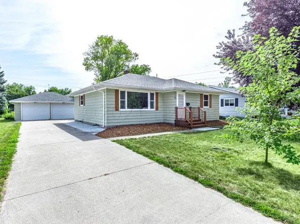 1922 16 1/2 St S, Fargo, ND 58103