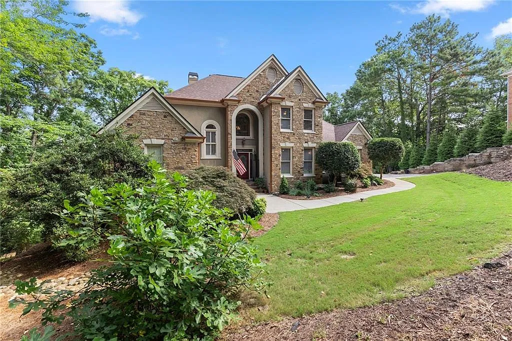 5 bed, 6.0 bath, 5180 sqft, $5,900 — Photo 2