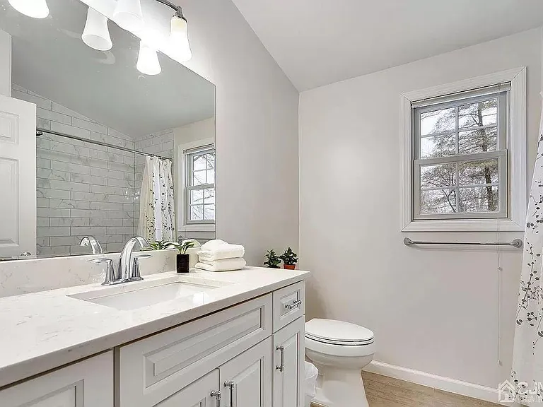 381 Plainfield Rd #381 — Photo 2