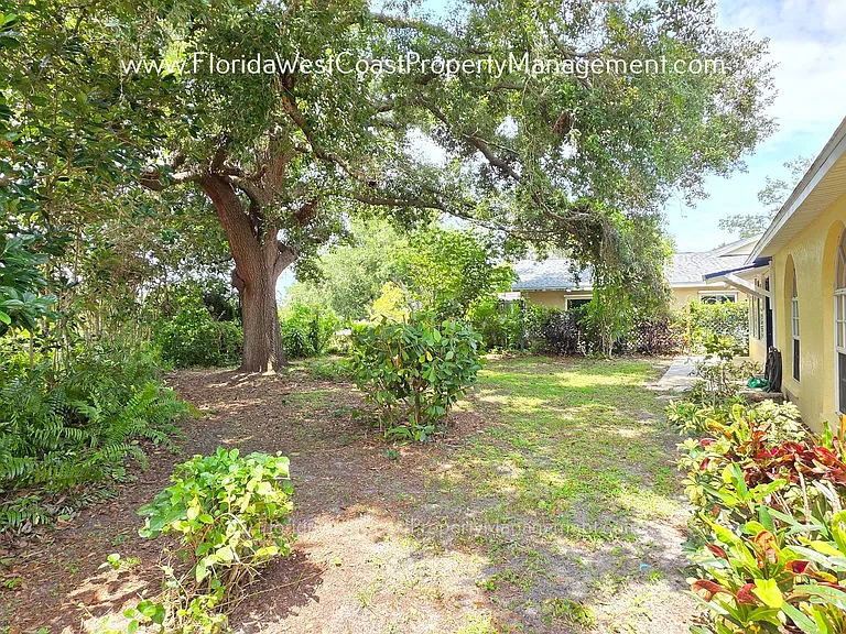 4667 Hamlets Grove Dr — Photo 40