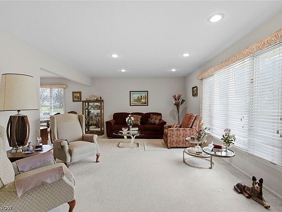 4th image of 2619 S Green Rd
