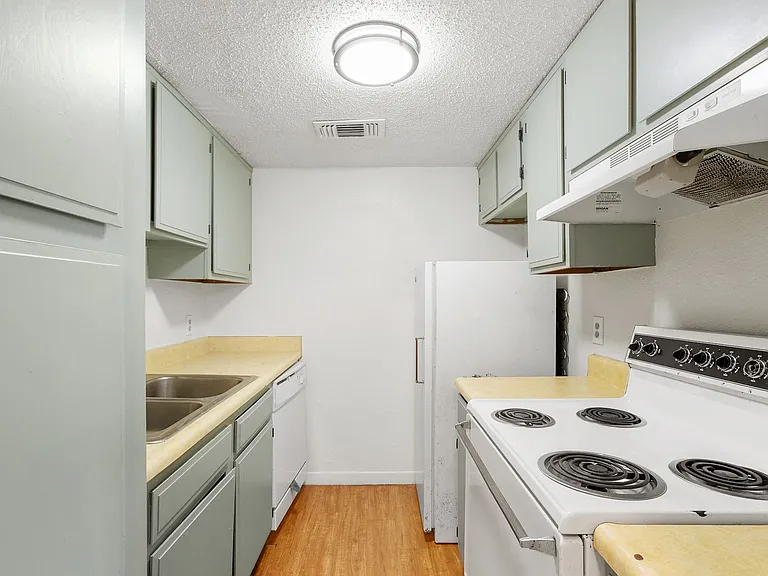 Chestnut Place Apartments — Photo 23