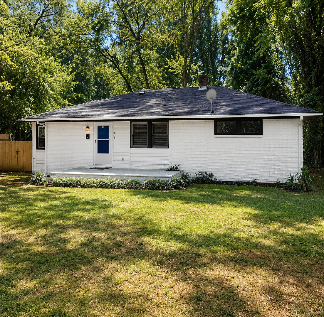 Three Bedroom Single Family Home! — Photo 1