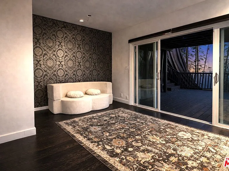 8810 Hollywood Blvd — Photo 17