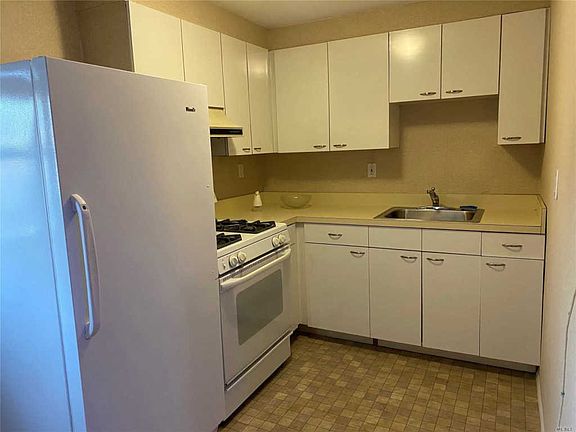 5th image of 205 E John St #205