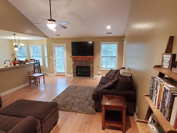5th image of 3540 Duck Pond Way