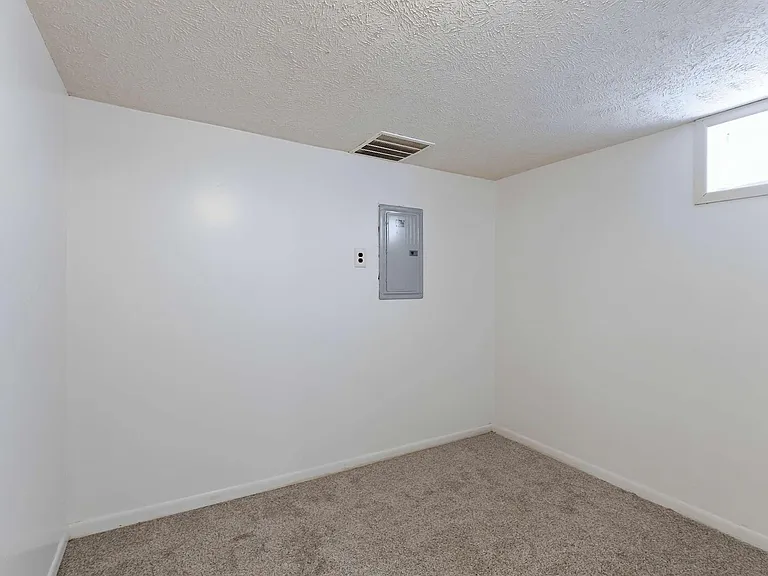 940 S 48th St — Photo 32