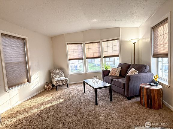 5th image of 43010 SE North Bend Way #40