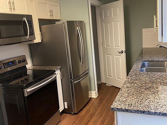 2nd image of 1520 Petrolia #2