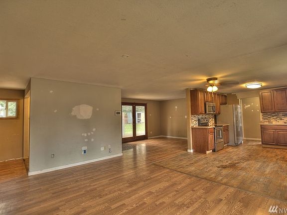 4th image of 12113 211th Ave E