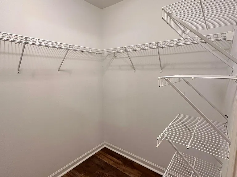 1405 Hillsboro Ln — Photo 11