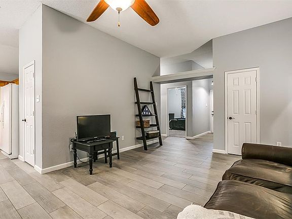 3rd image of 6716 Daffodil Ct